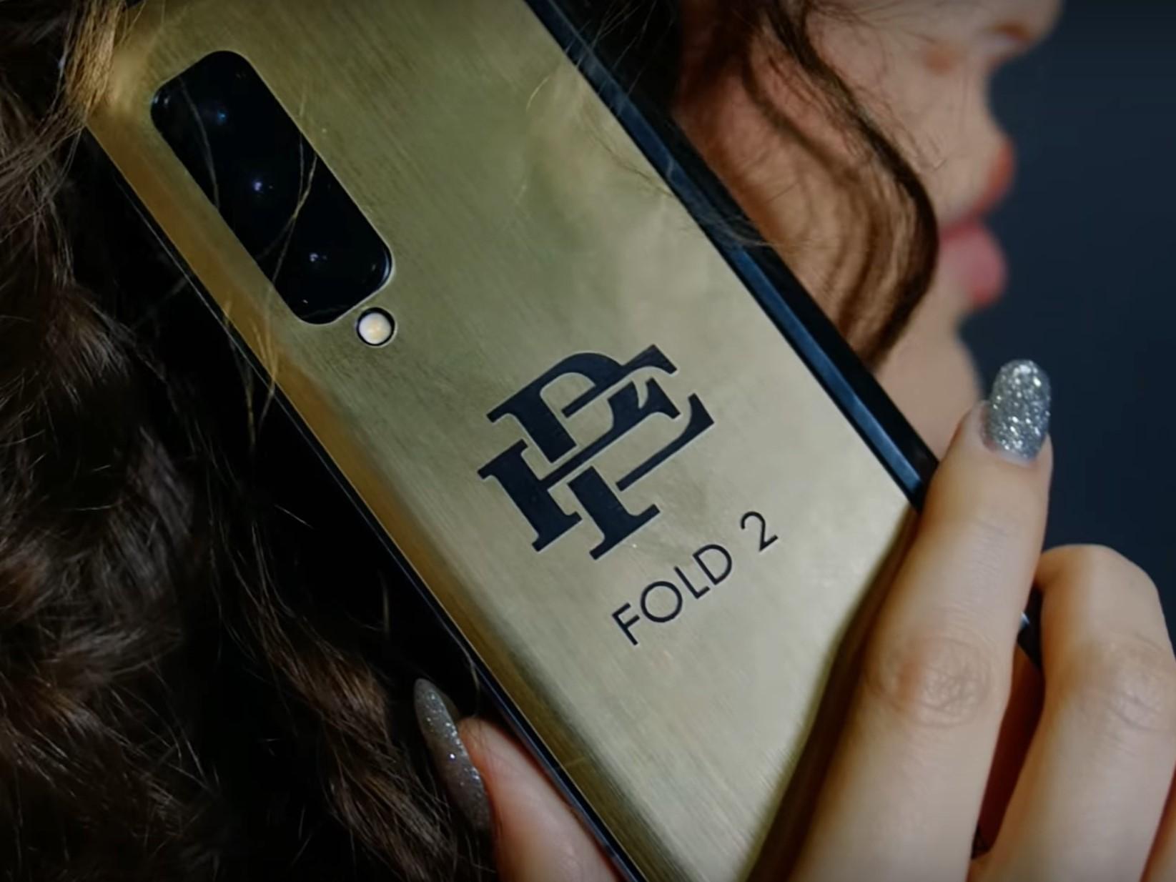 Pablo Escobar Fold 2 es solo un Samsung Galaxy Fold « cubierto con una lámina de peltre de oro '' # 39; & # 39; & # 39;